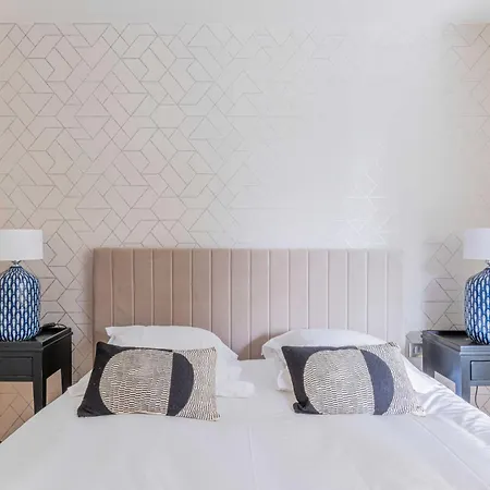 Appartement A Balcony Near The Eiffel Tower Parijs