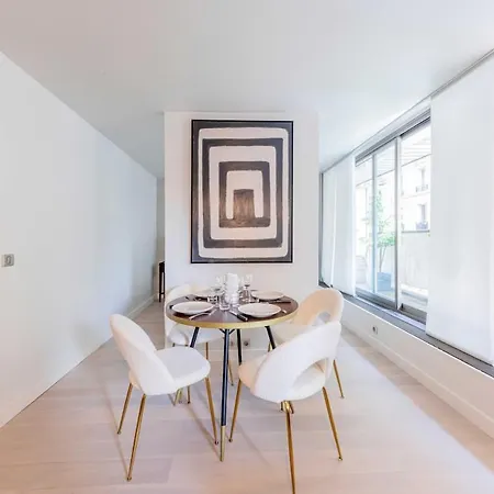 Appartement A Balcony Near The Eiffel Tower Parijs