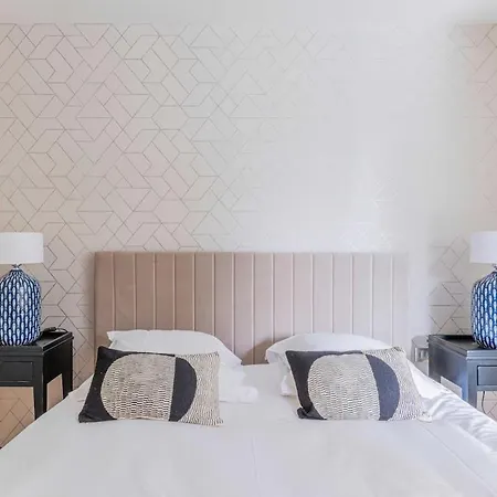 Apartamento A Balcony Near The Eiffel Tower