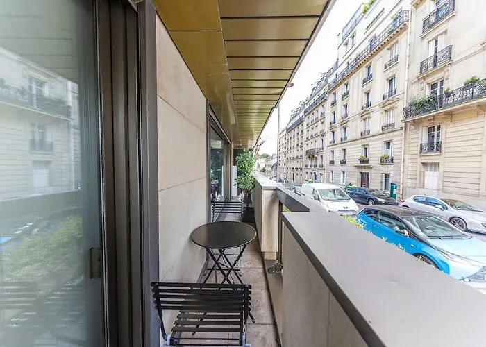A Balcony Near The Eiffel Tower * Παρίσι