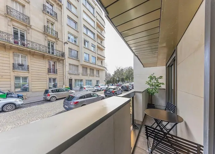 A Balcony Near The Eiffel Tower Διαμέρισμα *